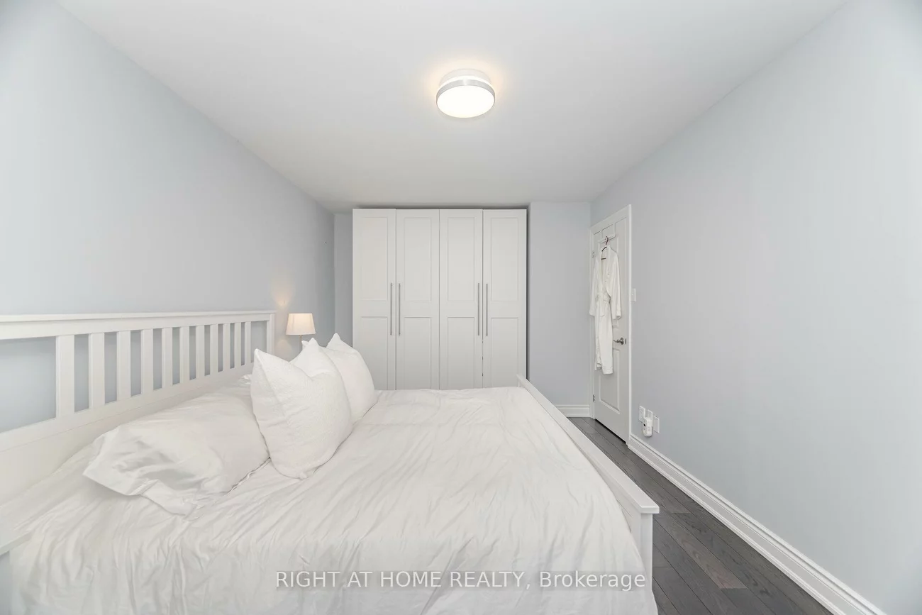 1520, Sixth, 1003 - CP College Park, Oakville