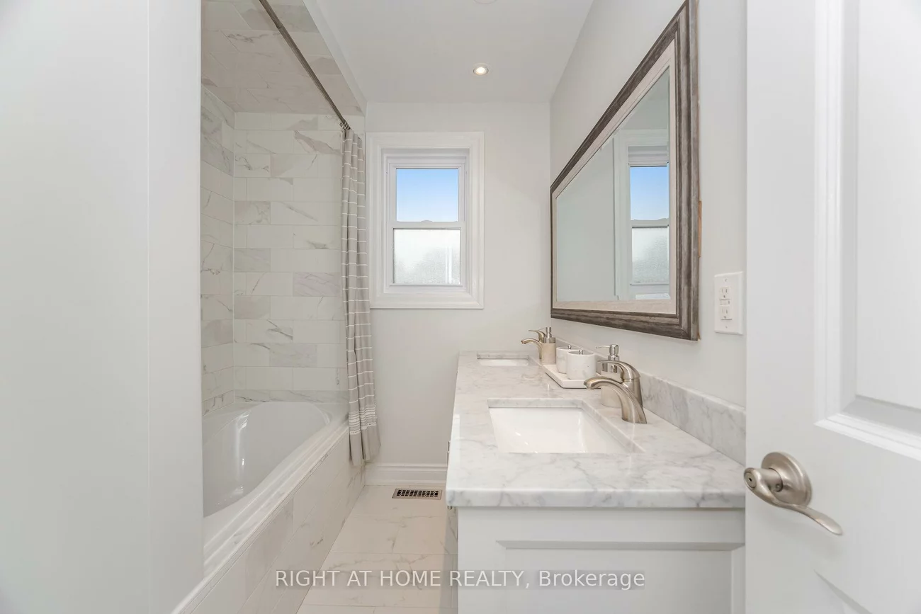 1520, Sixth, 1003 - CP College Park, Oakville