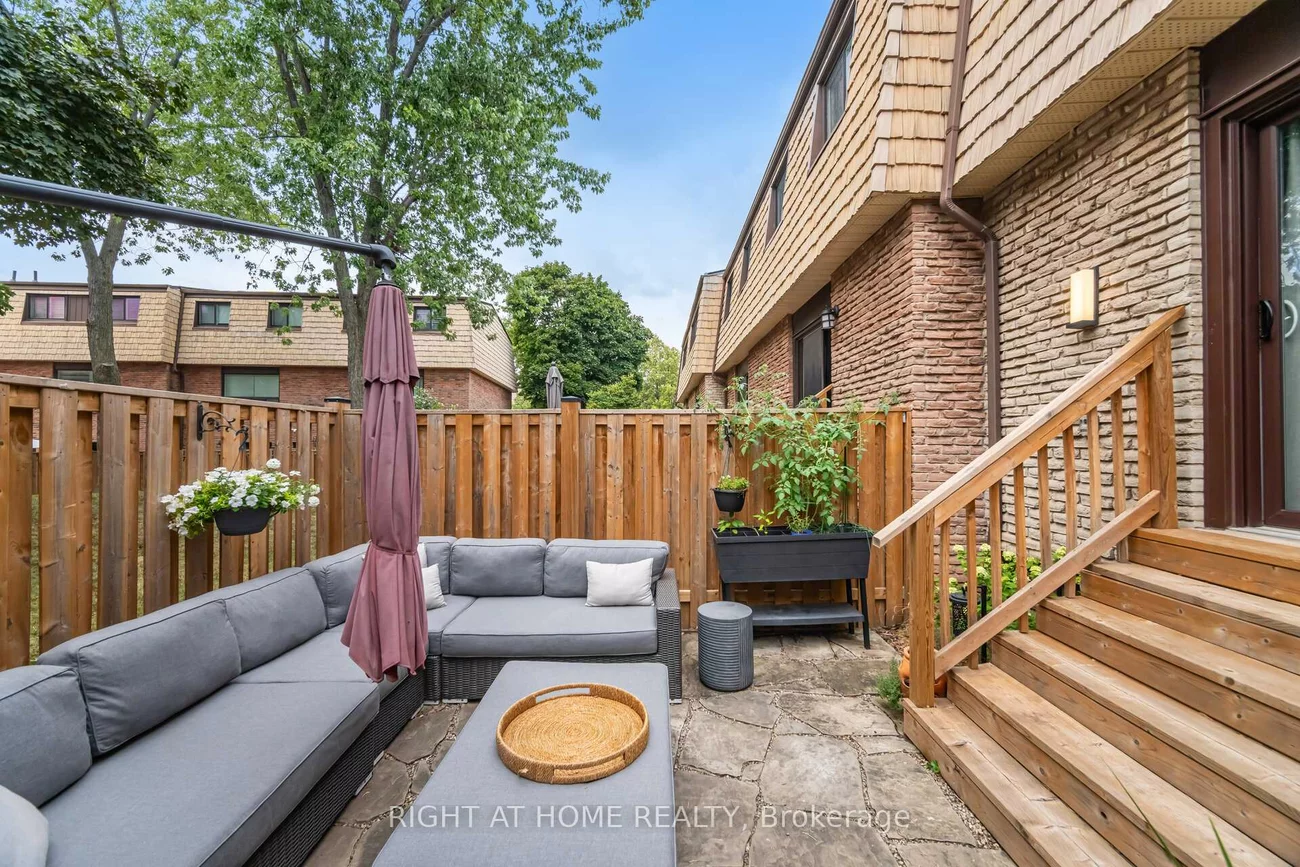 1520, Sixth, 1003 - CP College Park, Oakville