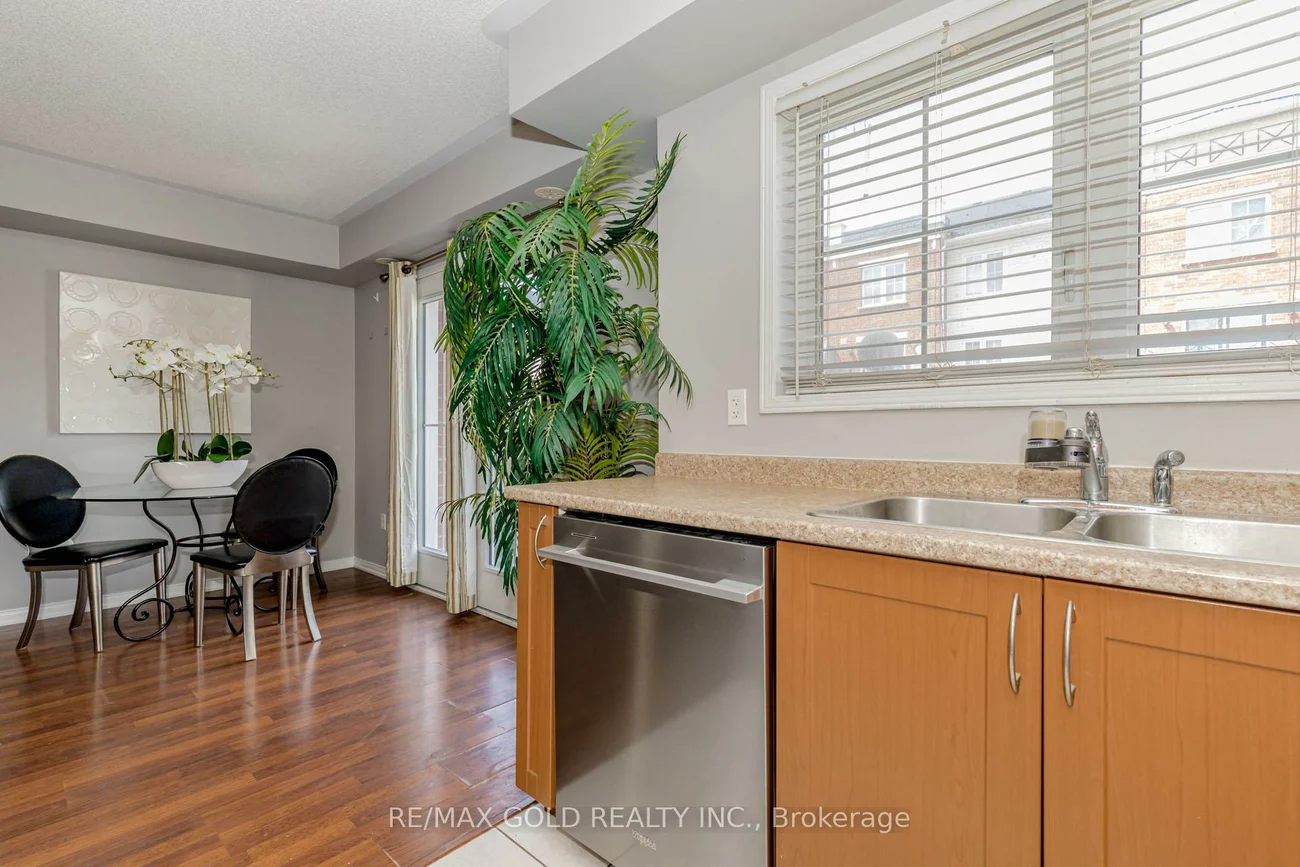2468, Post, 1015 - RO River Oaks, Oakville