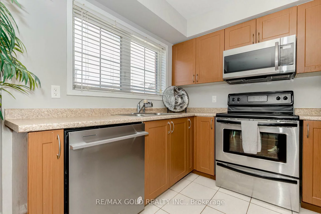 2468, Post, 1015 - RO River Oaks, Oakville