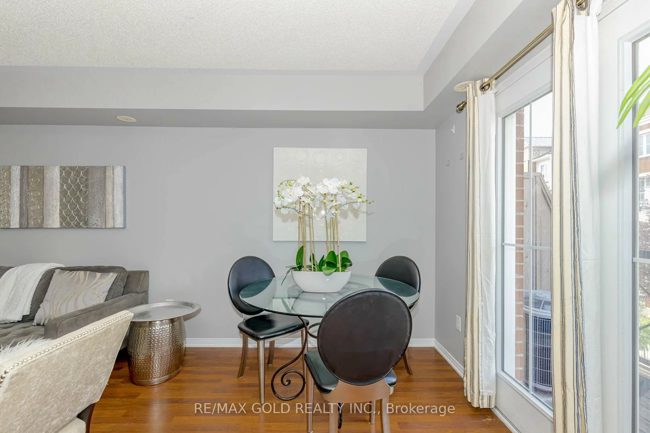 2468, Post, 1015 - RO River Oaks, Oakville