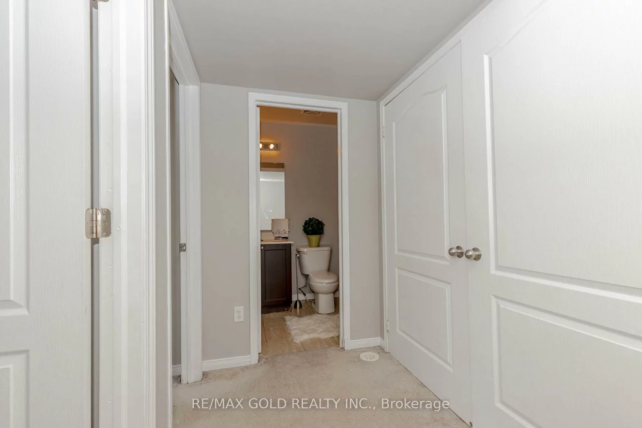 2468, Post, 1015 - RO River Oaks, Oakville