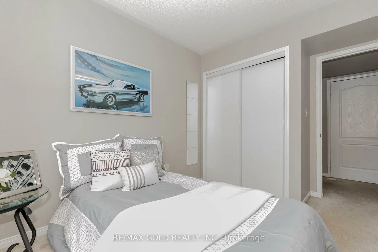 2468, Post, 1015 - RO River Oaks, Oakville