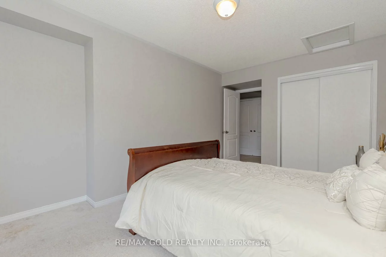 2468, Post, 1015 - RO River Oaks, Oakville