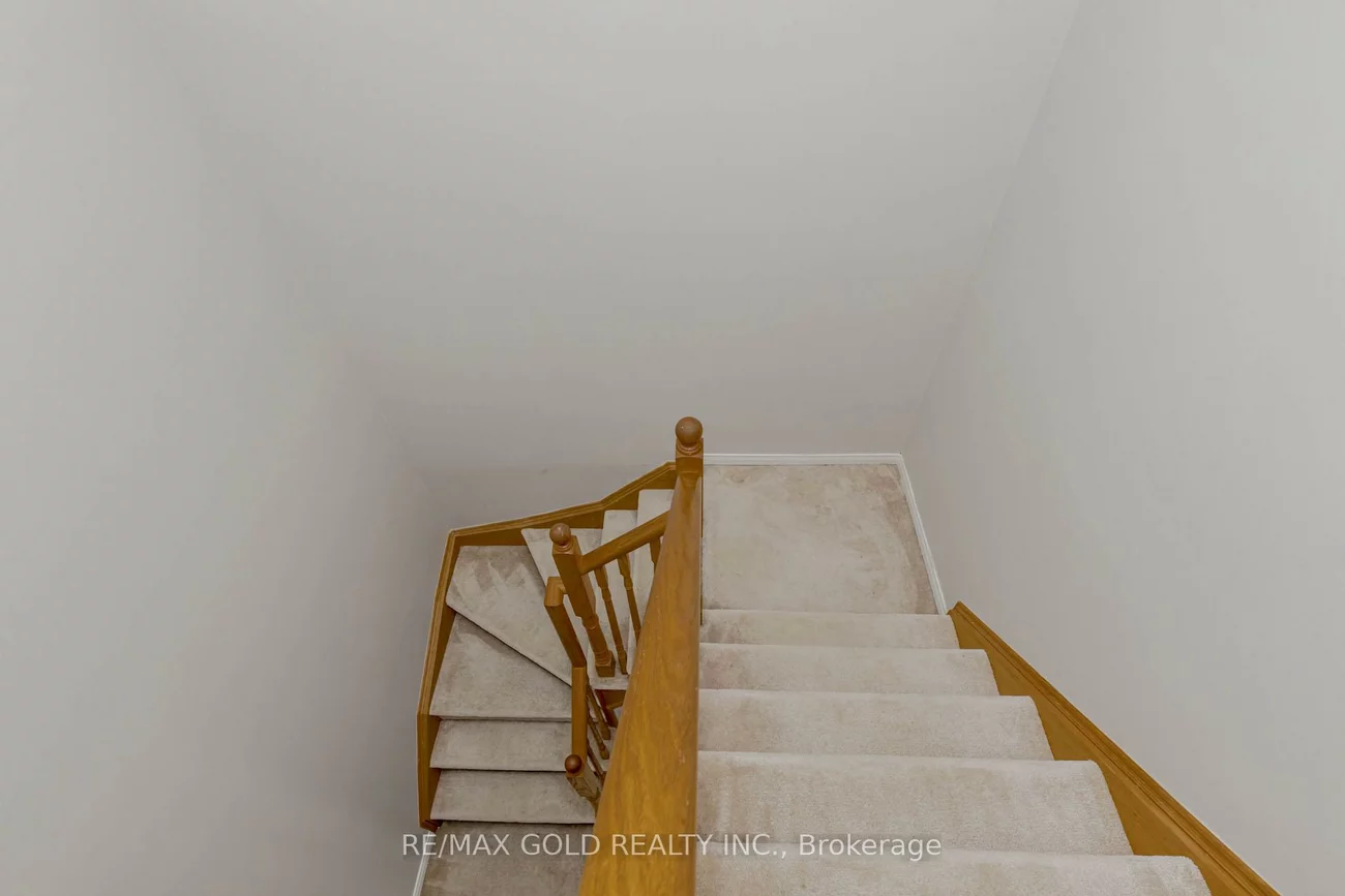 2468, Post, 1015 - RO River Oaks, Oakville