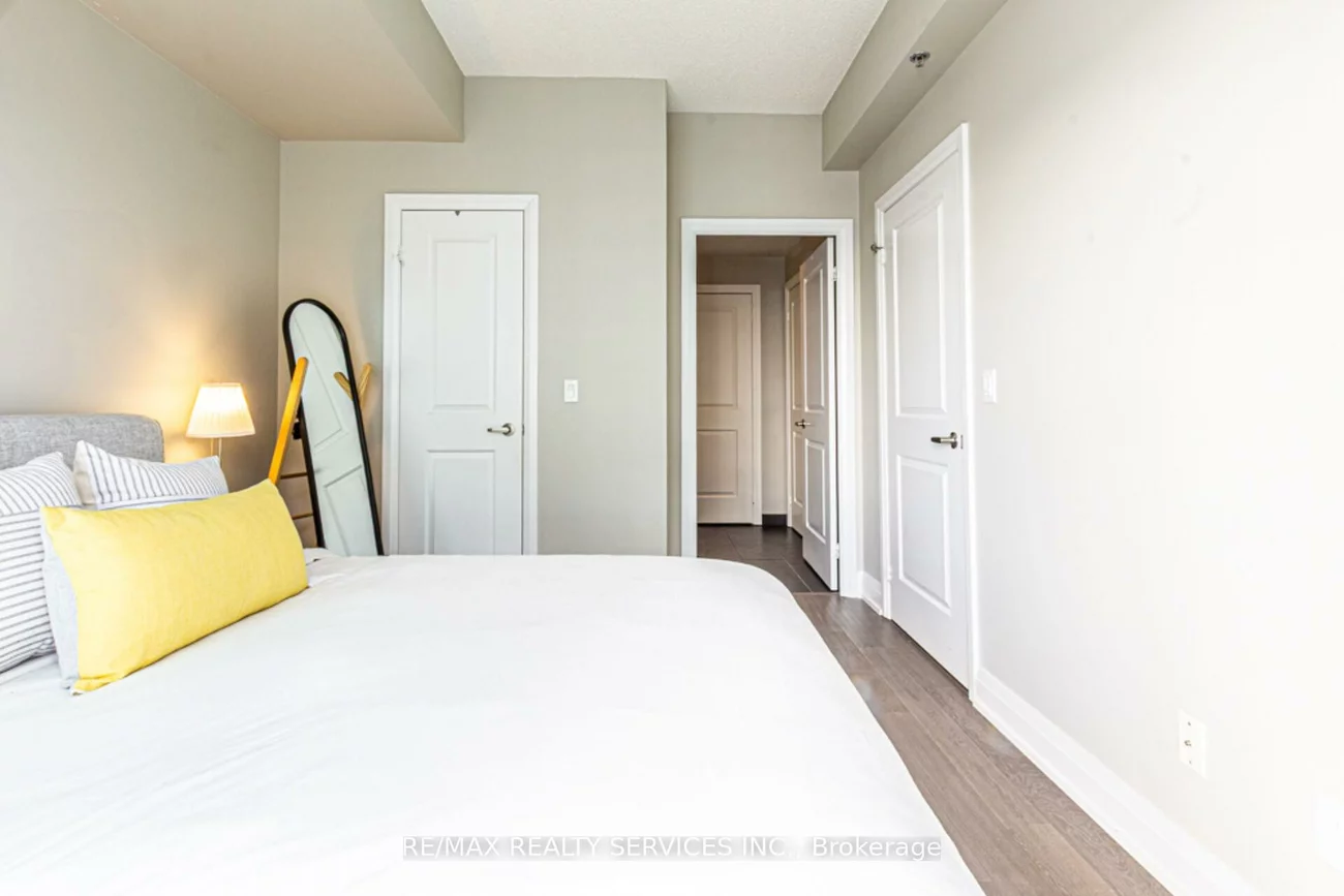 65, Speers, 1014 - QE Queen Elizabeth, Oakville