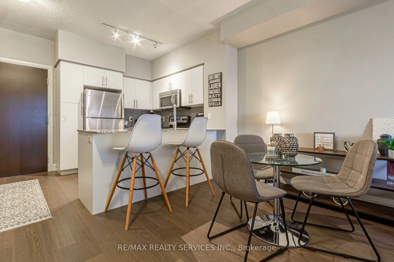 65, Speers, 1014 - QE Queen Elizabeth, Oakville