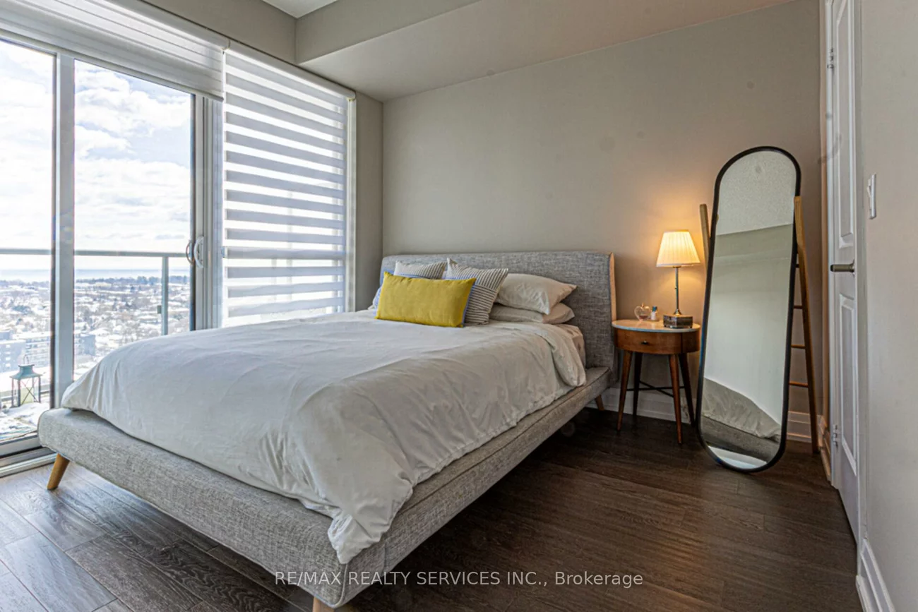 65, Speers, 1014 - QE Queen Elizabeth, Oakville