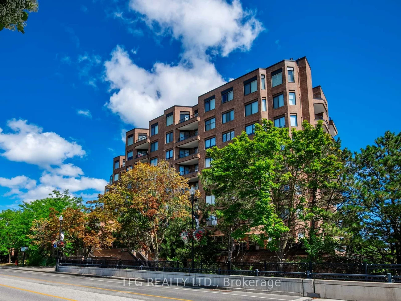 100, Lakeshore, 1013 - OO Old Oakville, Oakville