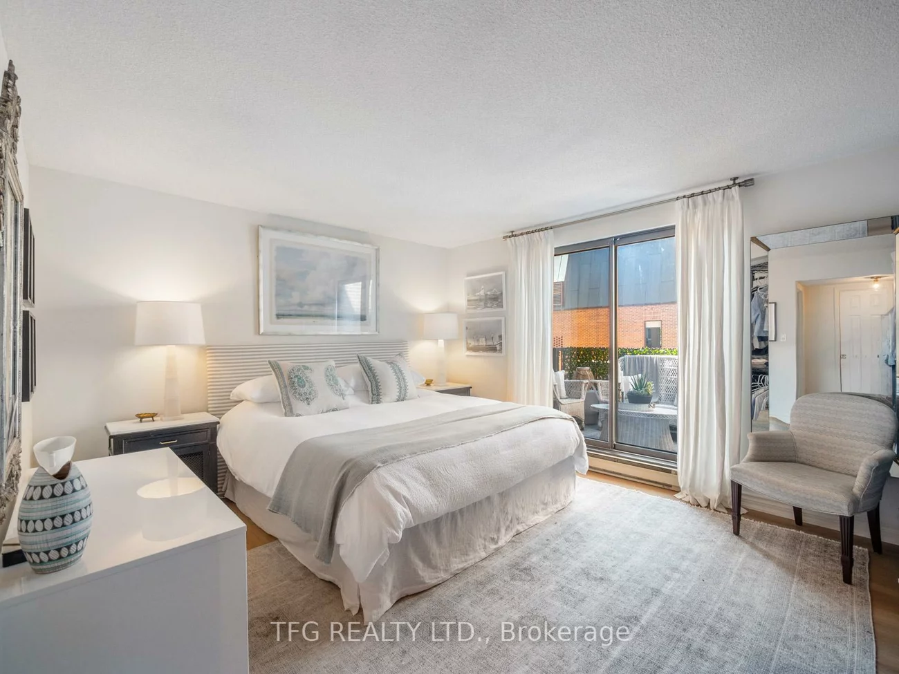 100, Lakeshore, 1013 - OO Old Oakville, Oakville