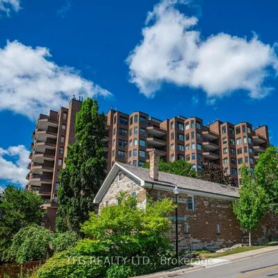 100, Lakeshore, 1013 - OO Old Oakville, Oakville