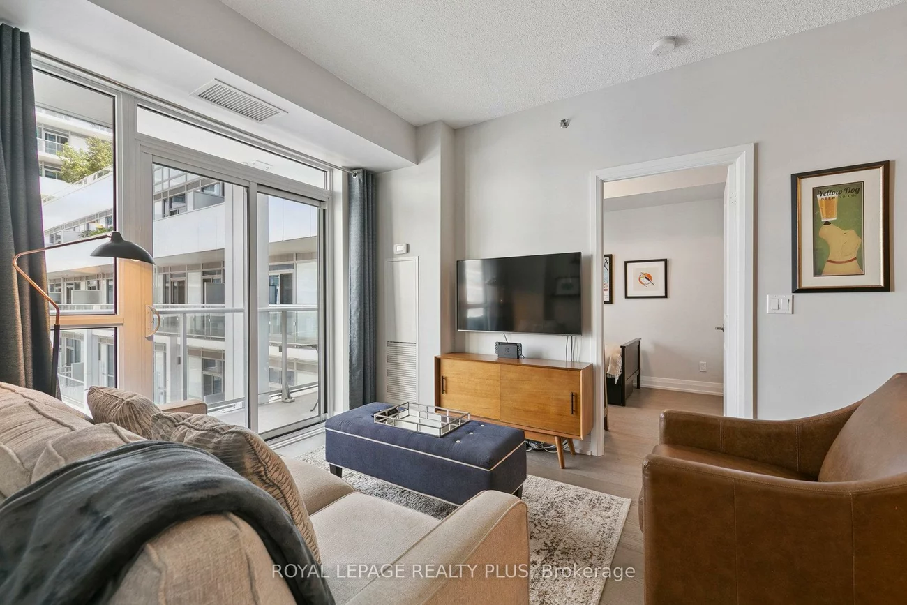65, Speers, 1014 - QE Queen Elizabeth, Oakville
