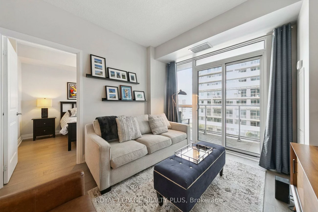 65, Speers, 1014 - QE Queen Elizabeth, Oakville