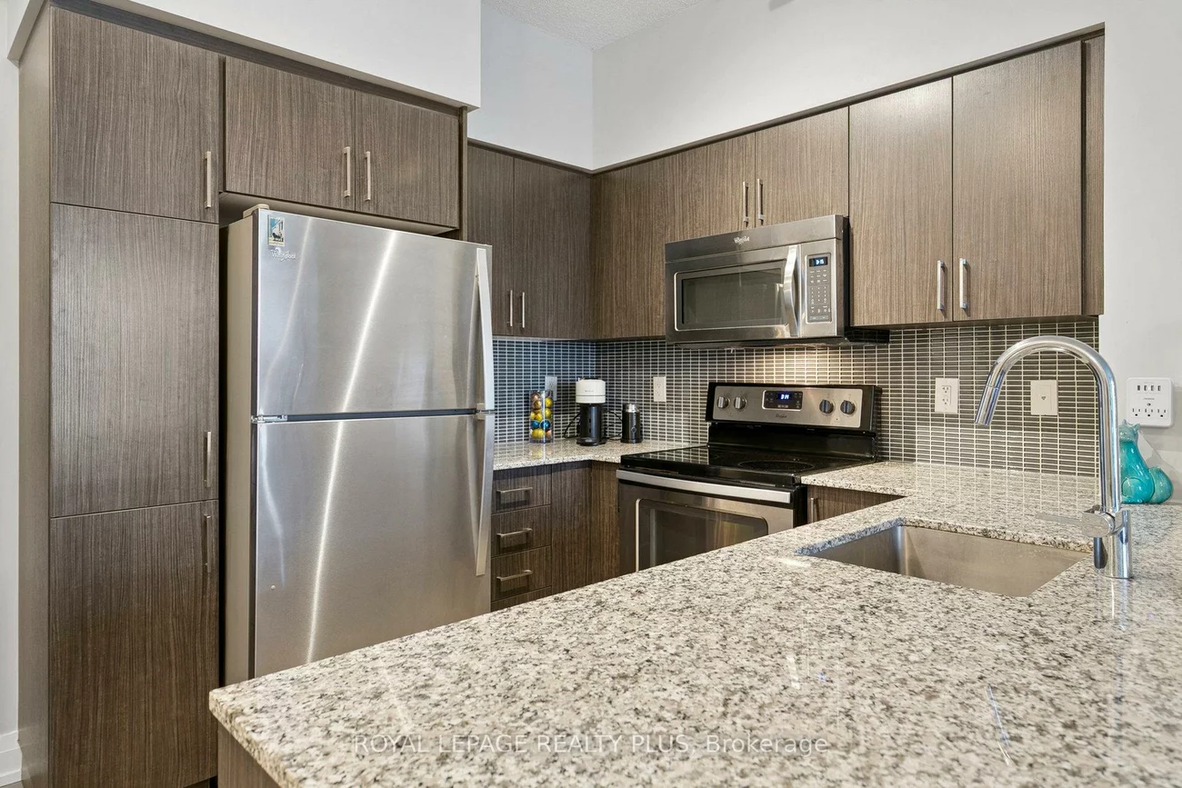 65, Speers, 1014 - QE Queen Elizabeth, Oakville