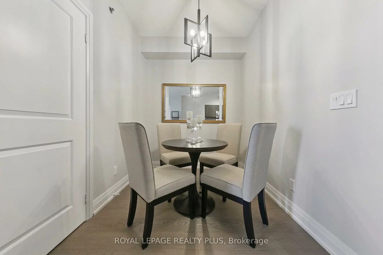 65, Speers, 1014 - QE Queen Elizabeth, Oakville