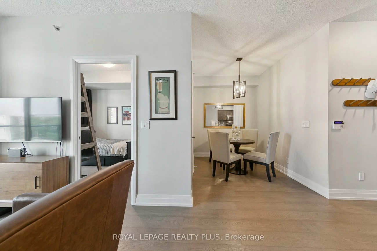 65, Speers, 1014 - QE Queen Elizabeth, Oakville