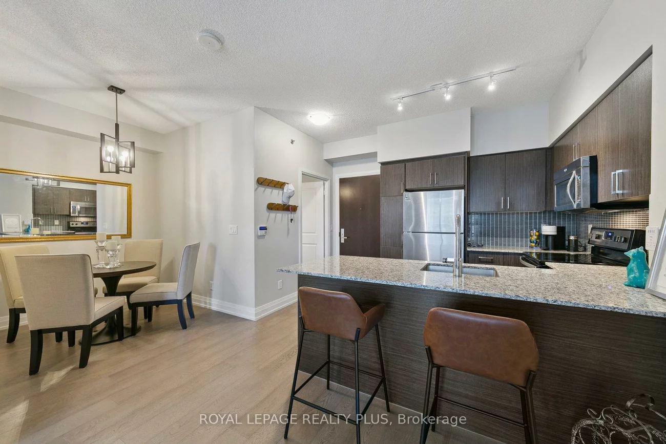 65, Speers, 1014 - QE Queen Elizabeth, Oakville