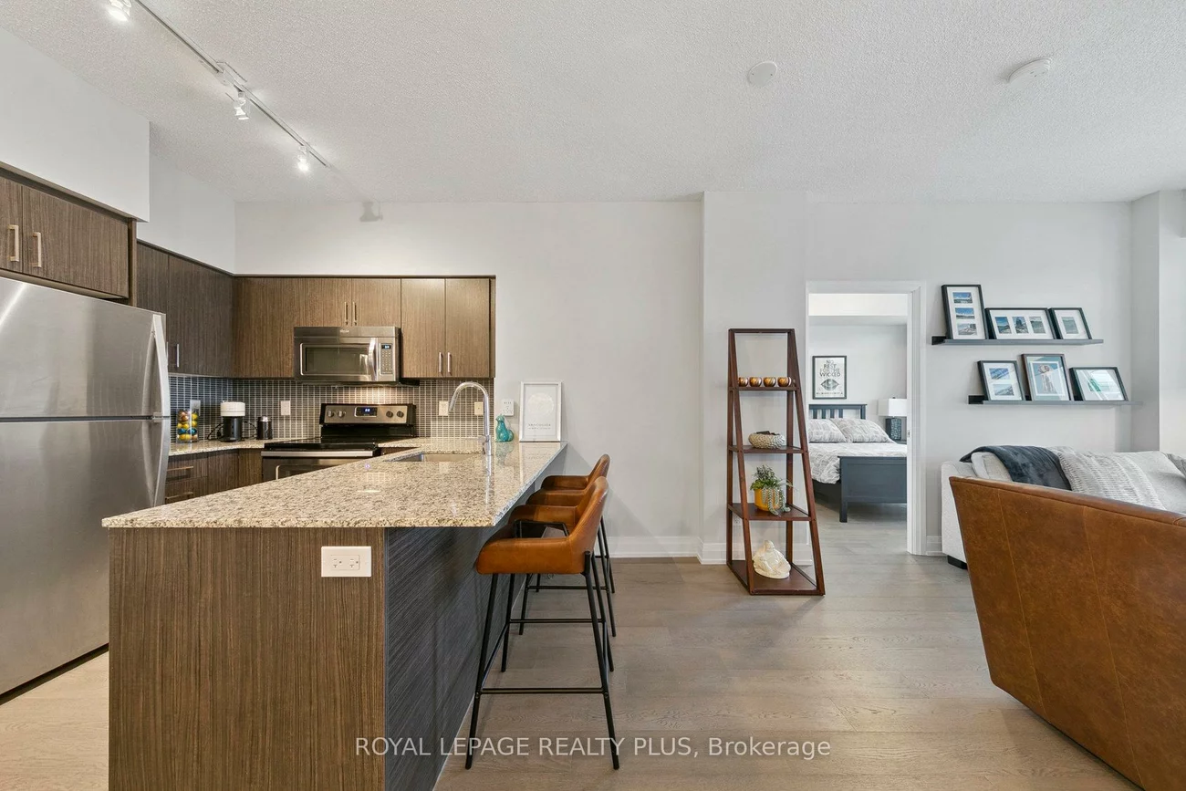 65, Speers, 1014 - QE Queen Elizabeth, Oakville