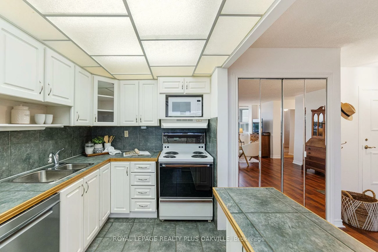 2263, Marine, 1001 - BR Bronte, Oakville