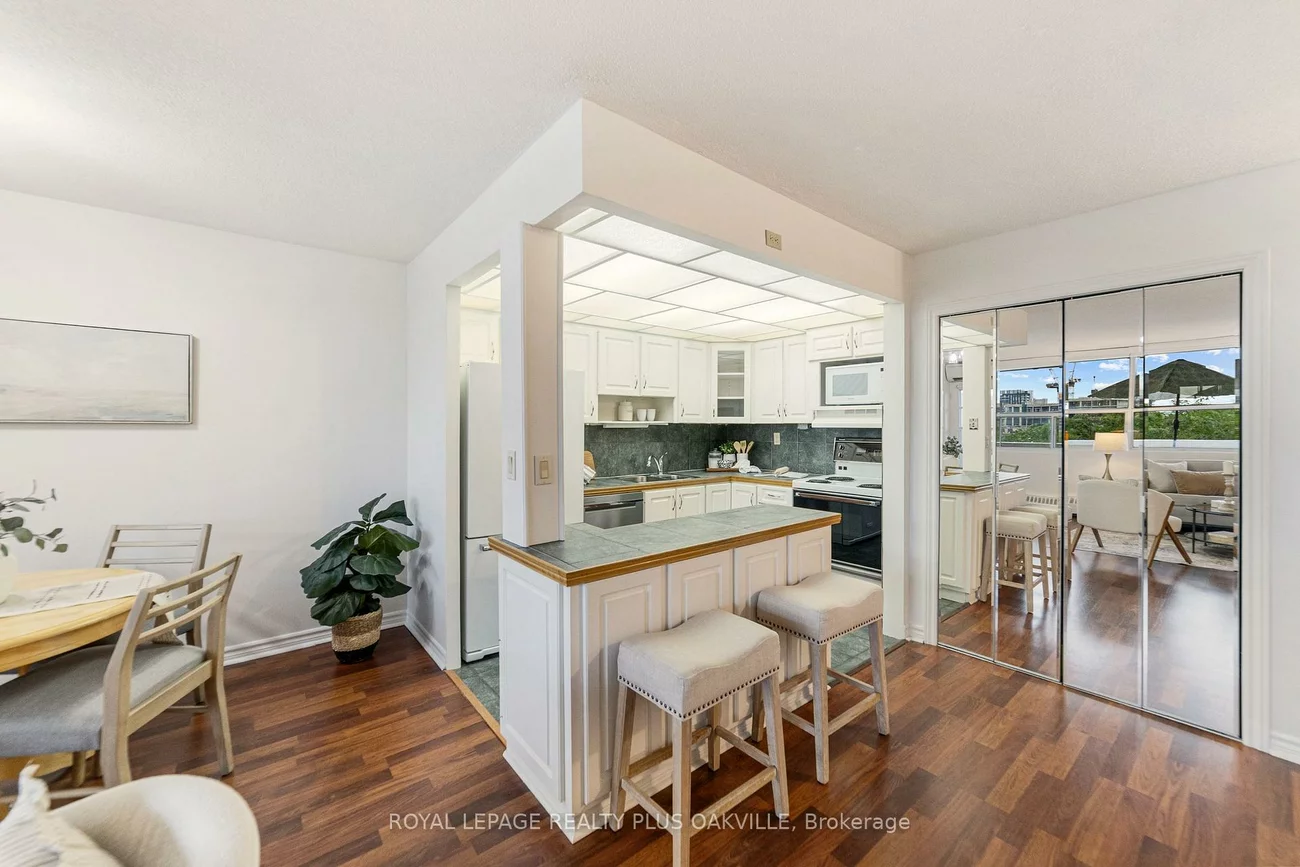 2263, Marine, 1001 - BR Bronte, Oakville