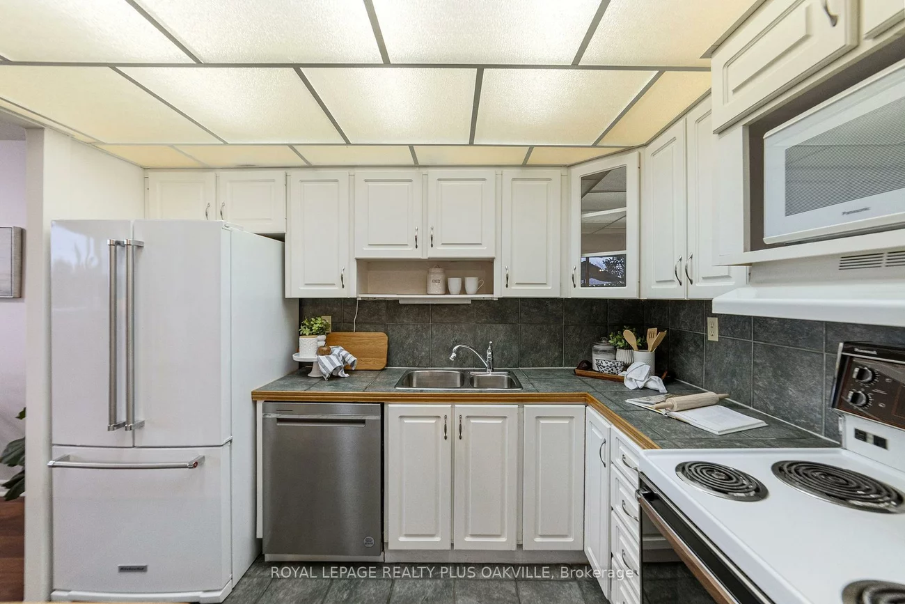 2263, Marine, 1001 - BR Bronte, Oakville