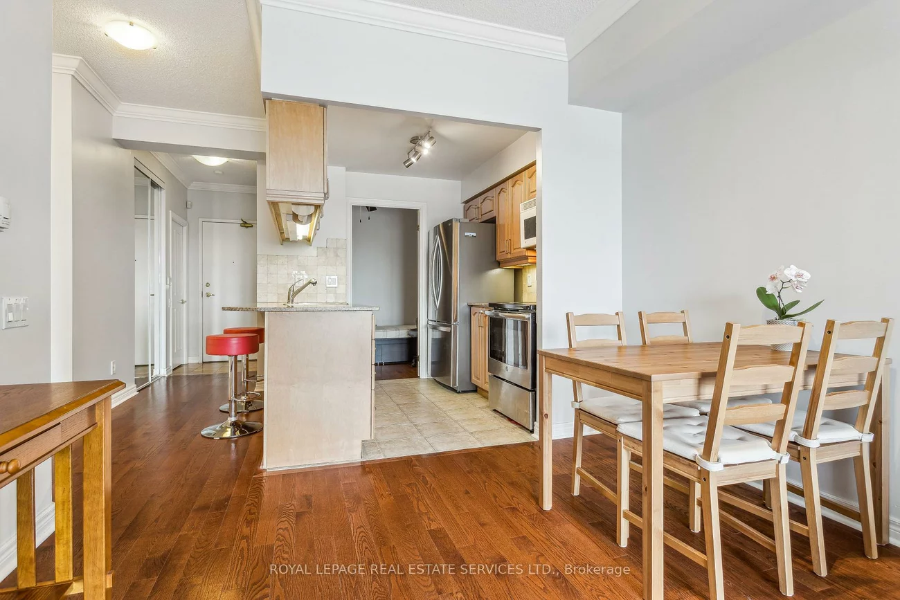 40, Old Mill, 1014 - QE Queen Elizabeth, Oakville
