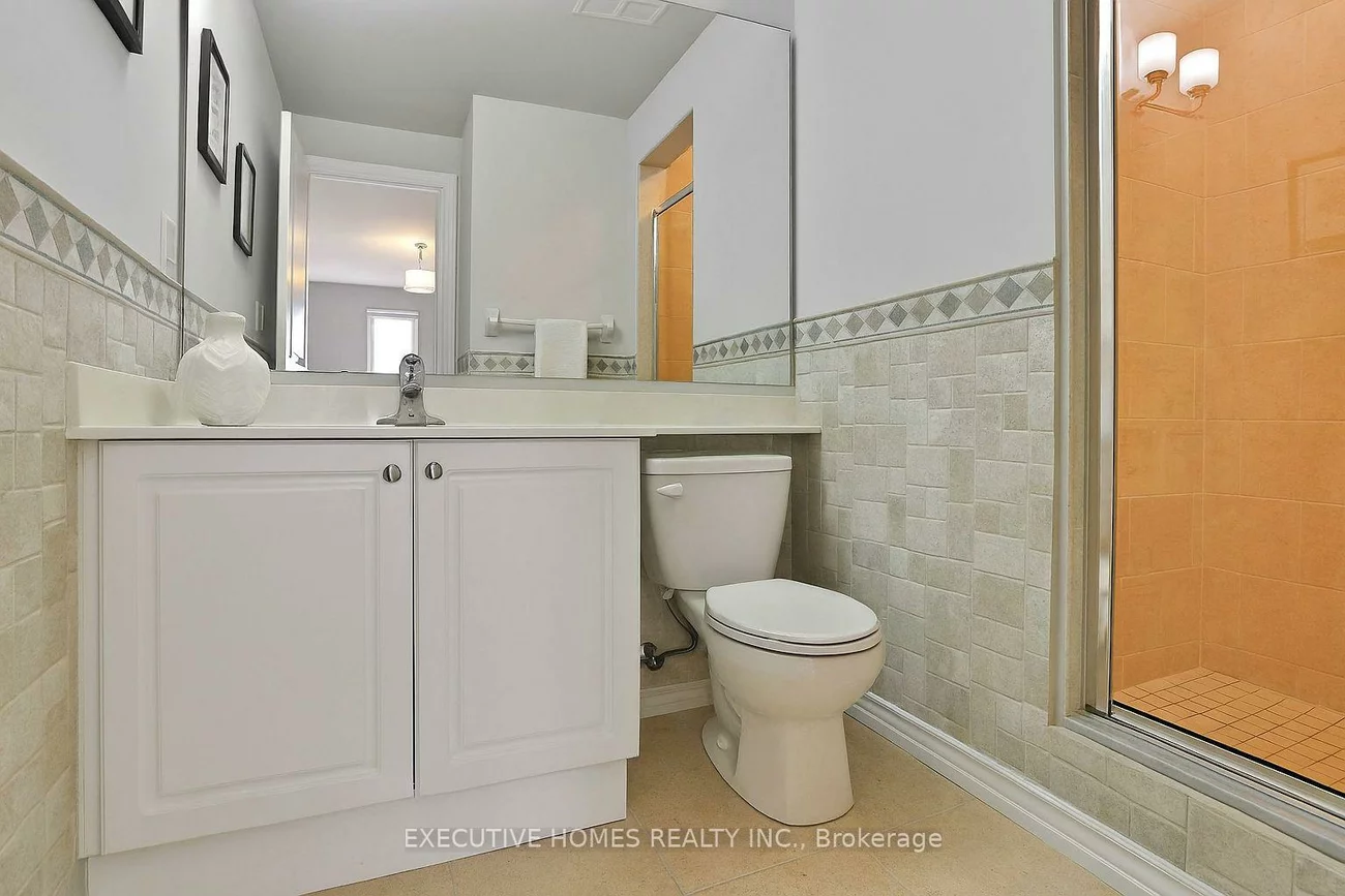 40, Old Mill, 1014 - QE Queen Elizabeth, Oakville