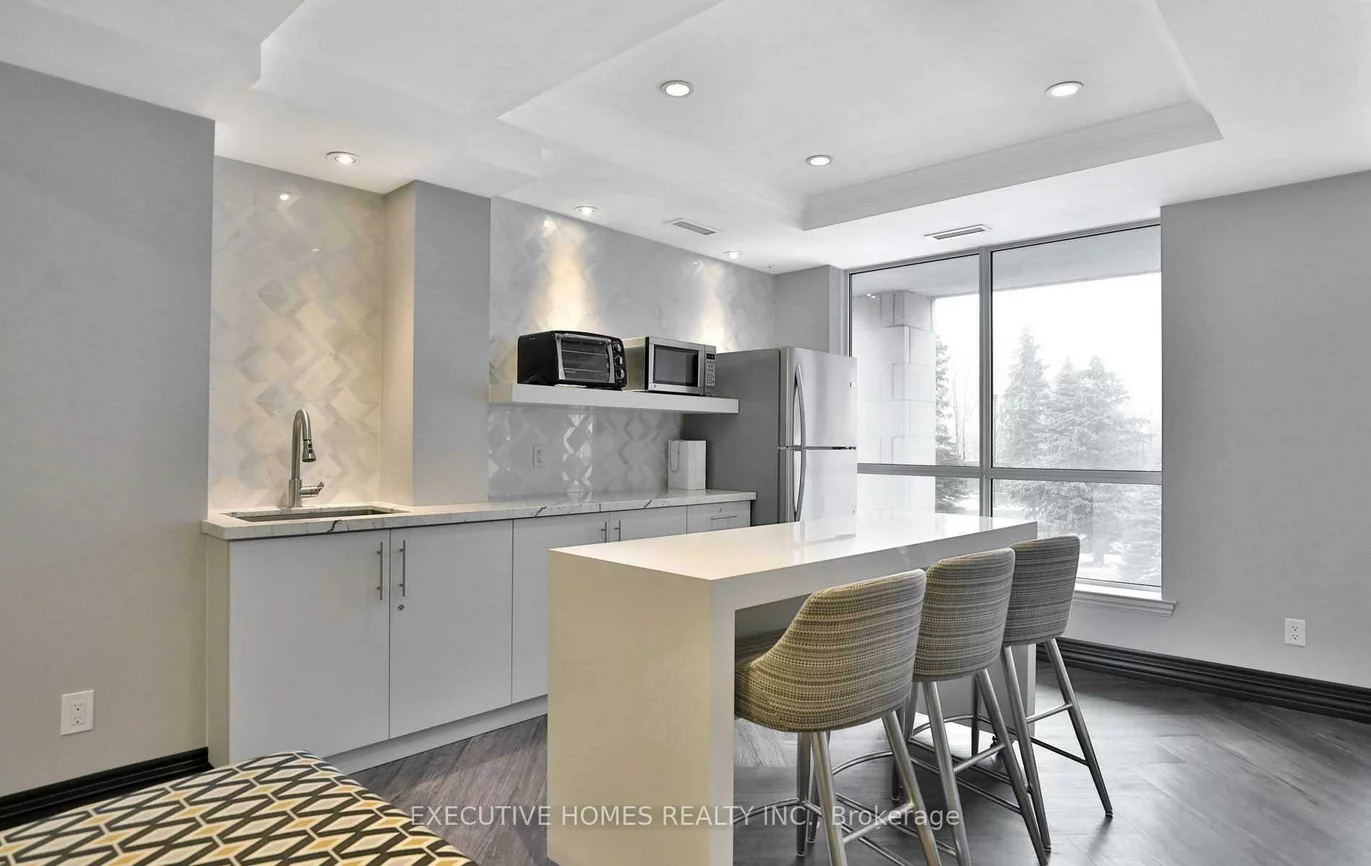 40, Old Mill, 1014 - QE Queen Elizabeth, Oakville