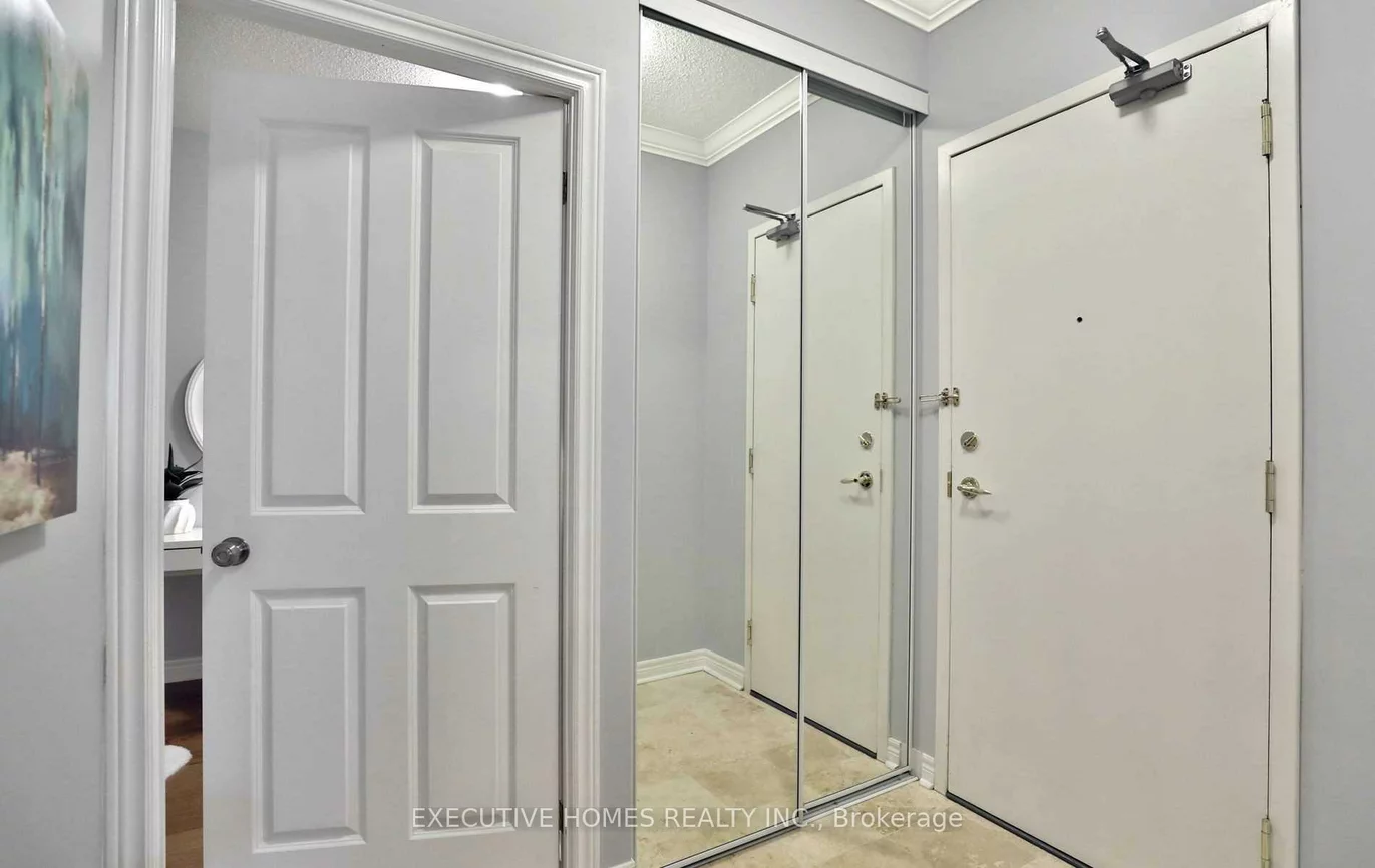 40, Old Mill, 1014 - QE Queen Elizabeth, Oakville