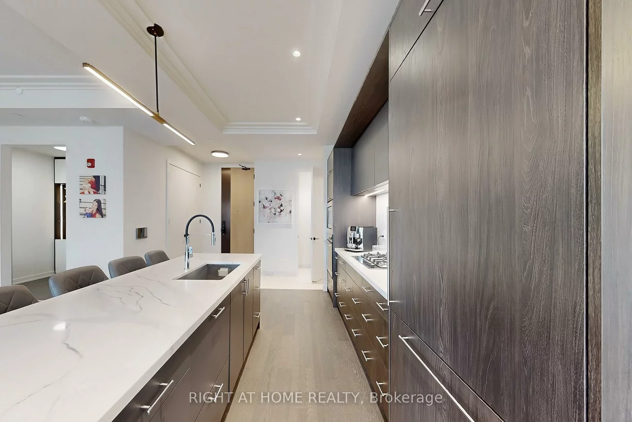 123, Maurice, 1002 - CO Central, Oakville