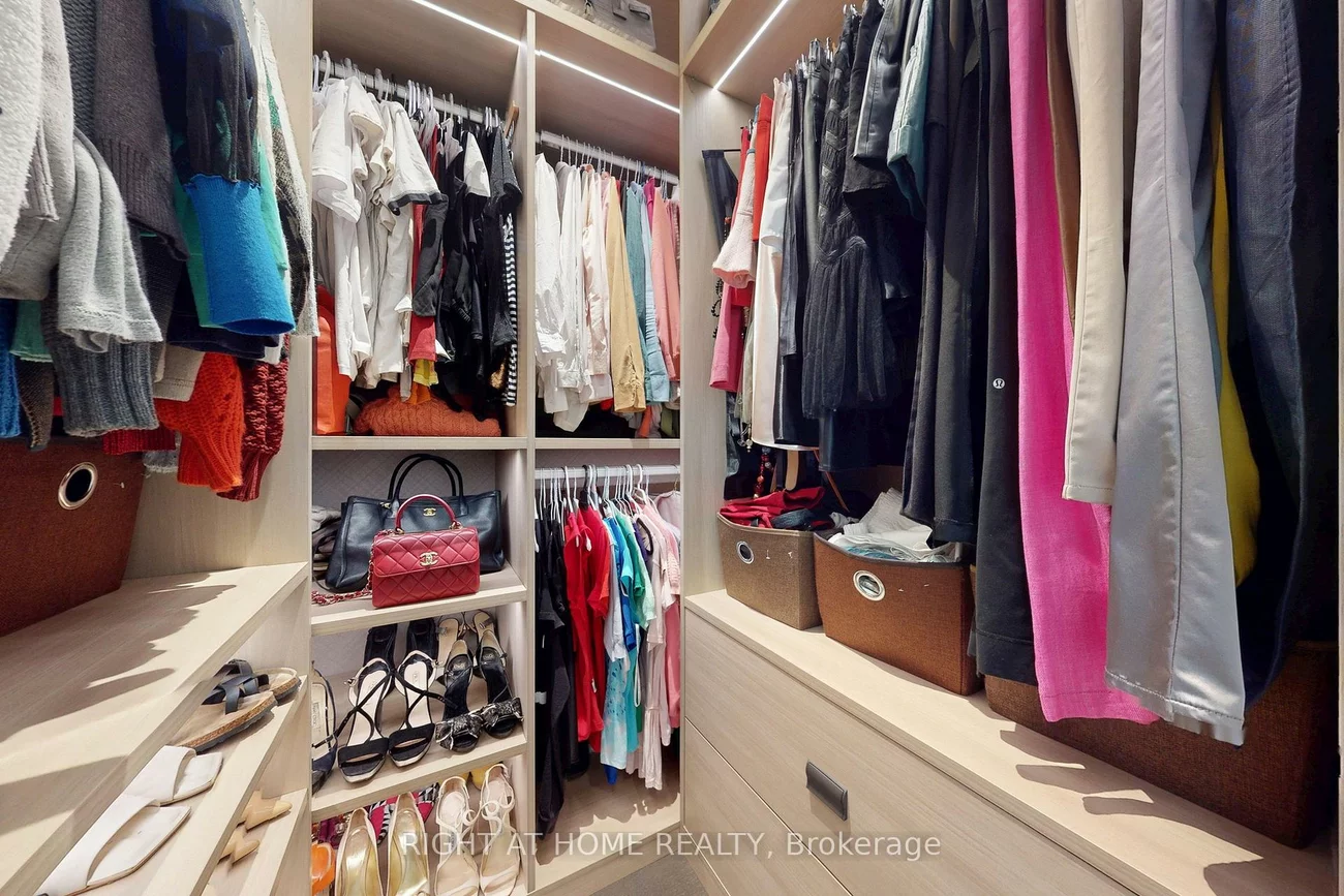 123, Maurice, 1002 - CO Central, Oakville