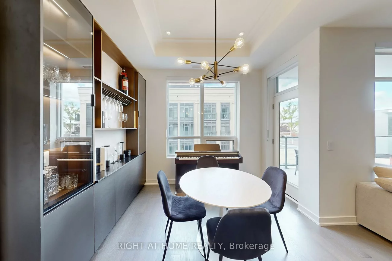 123, Maurice, 1002 - CO Central, Oakville