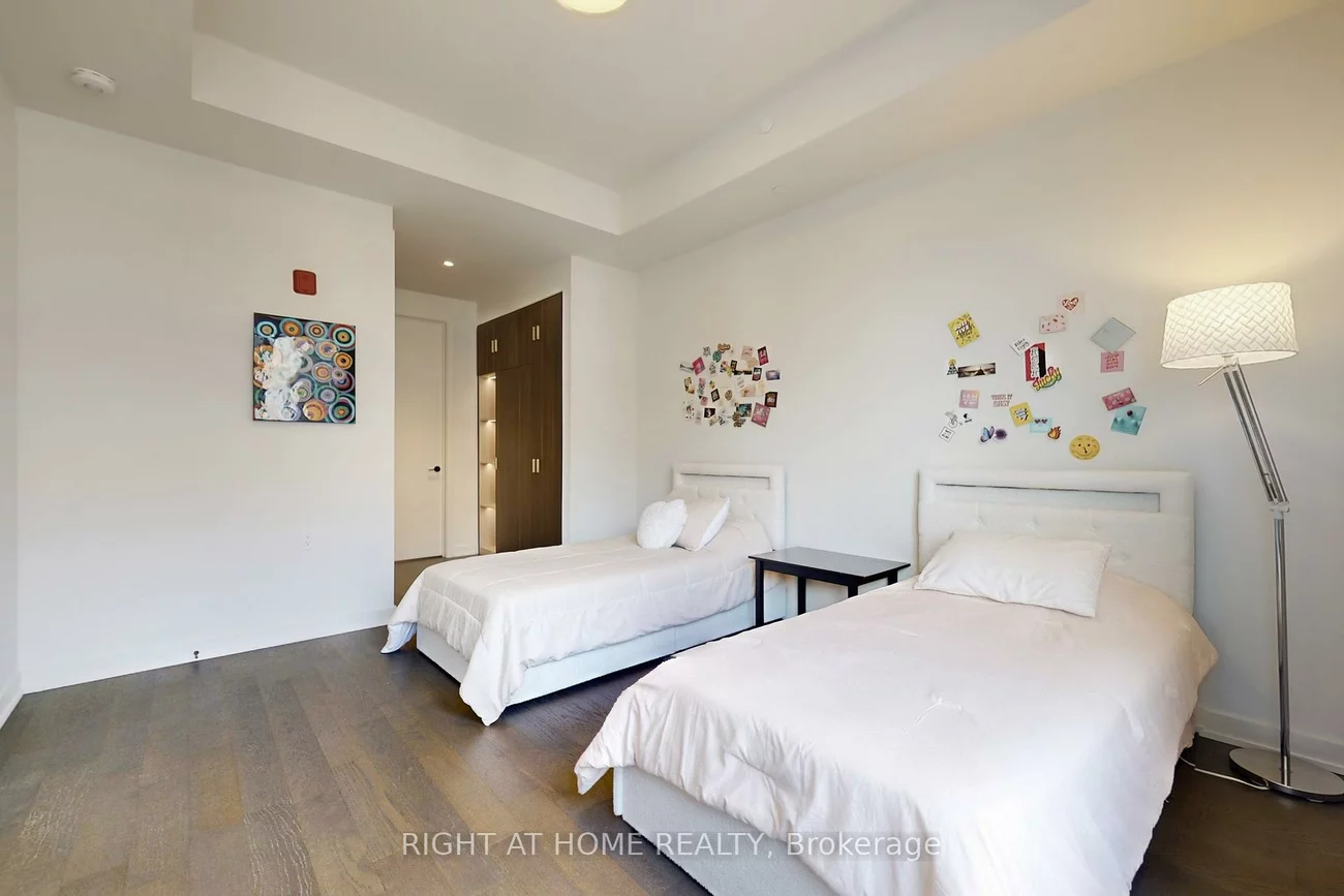 123, Maurice, 1002 - CO Central, Oakville