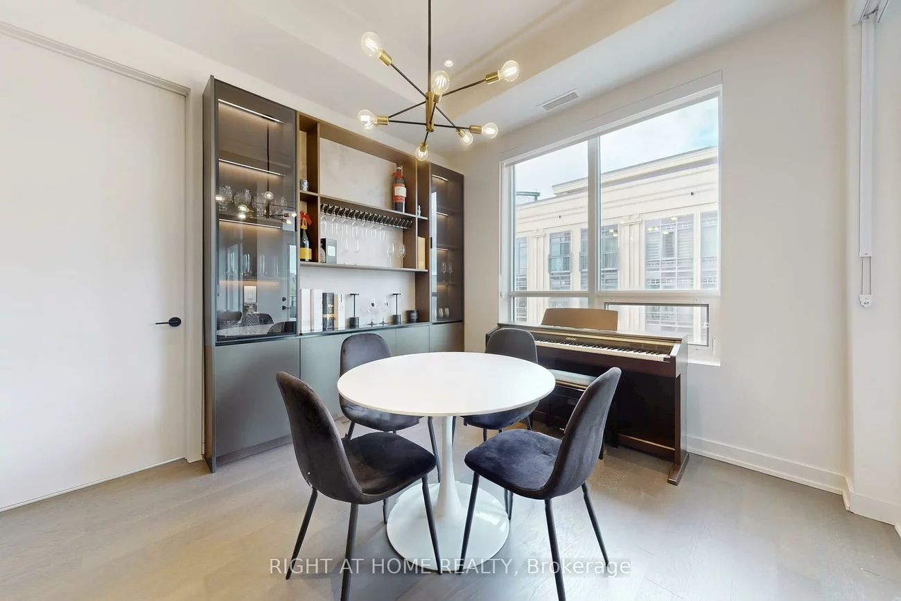 123, Maurice, 1002 - CO Central, Oakville