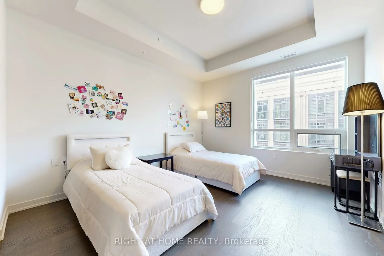 123, Maurice, 1002 - CO Central, Oakville