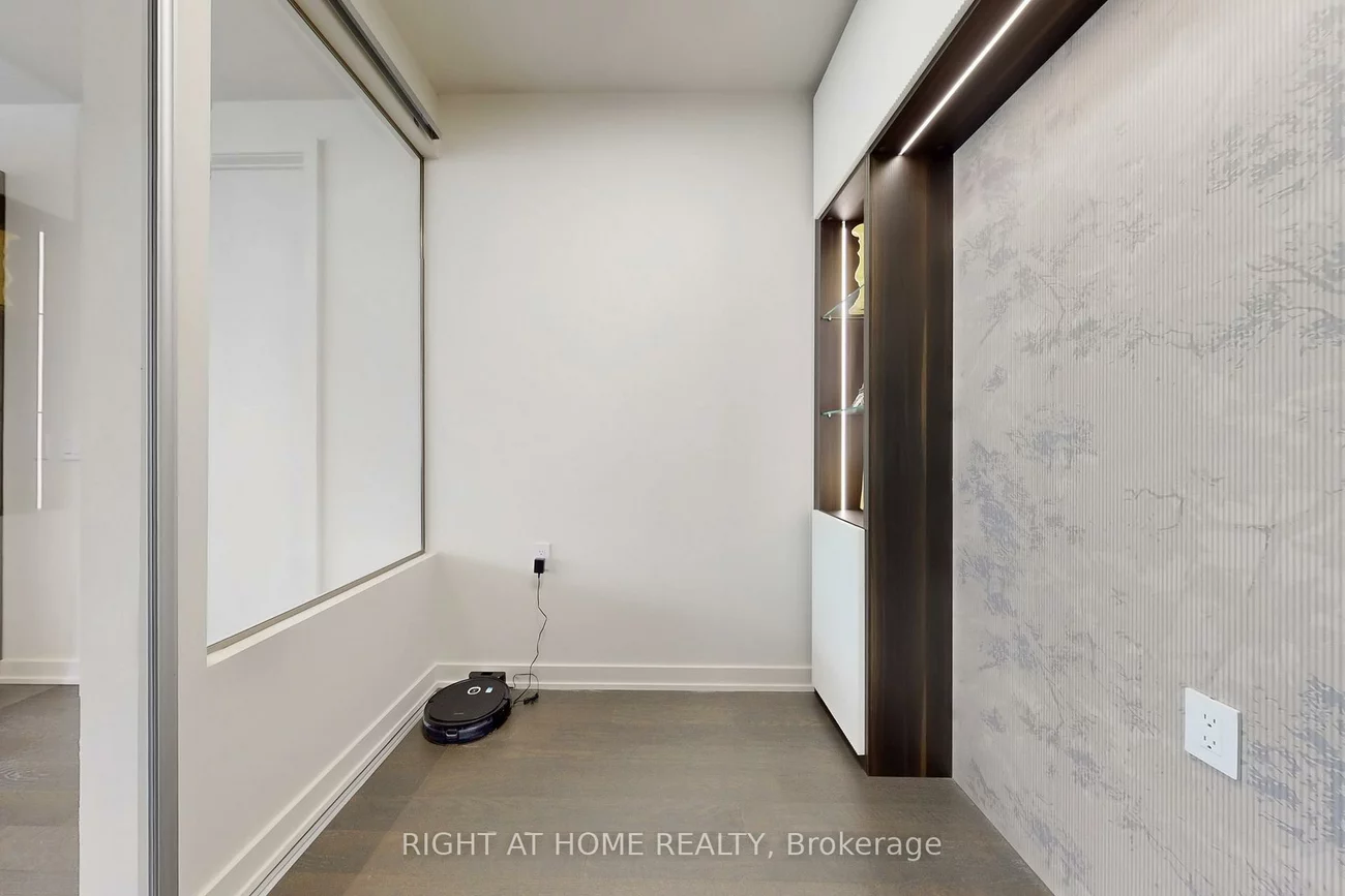 123, Maurice, 1002 - CO Central, Oakville