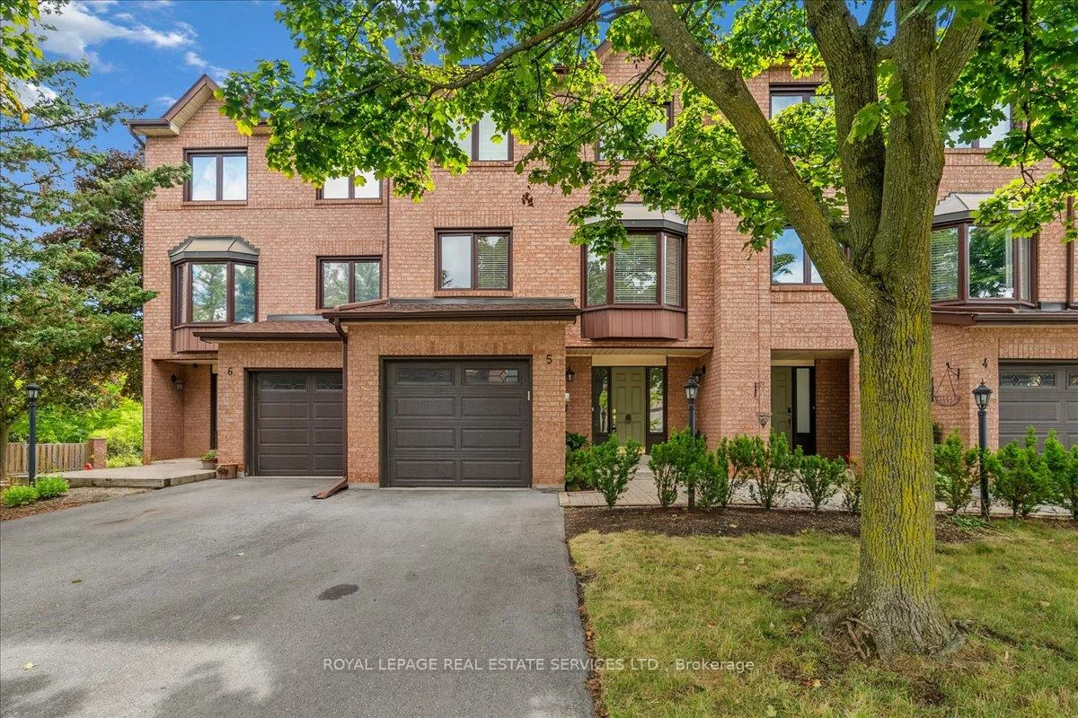 1100, Queens, 1003 - CP College Park, Oakville