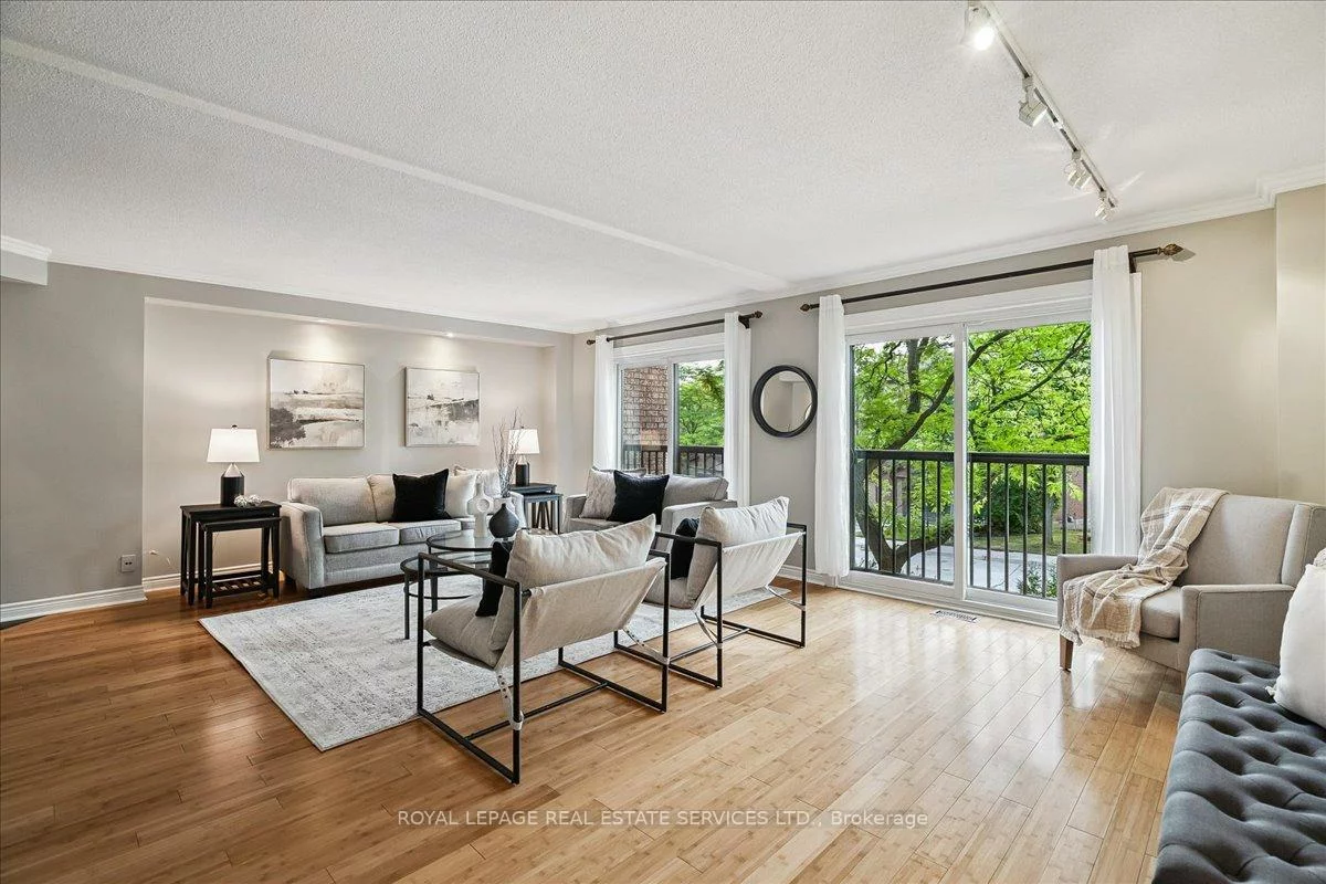 1100, Queens, 1003 - CP College Park, Oakville