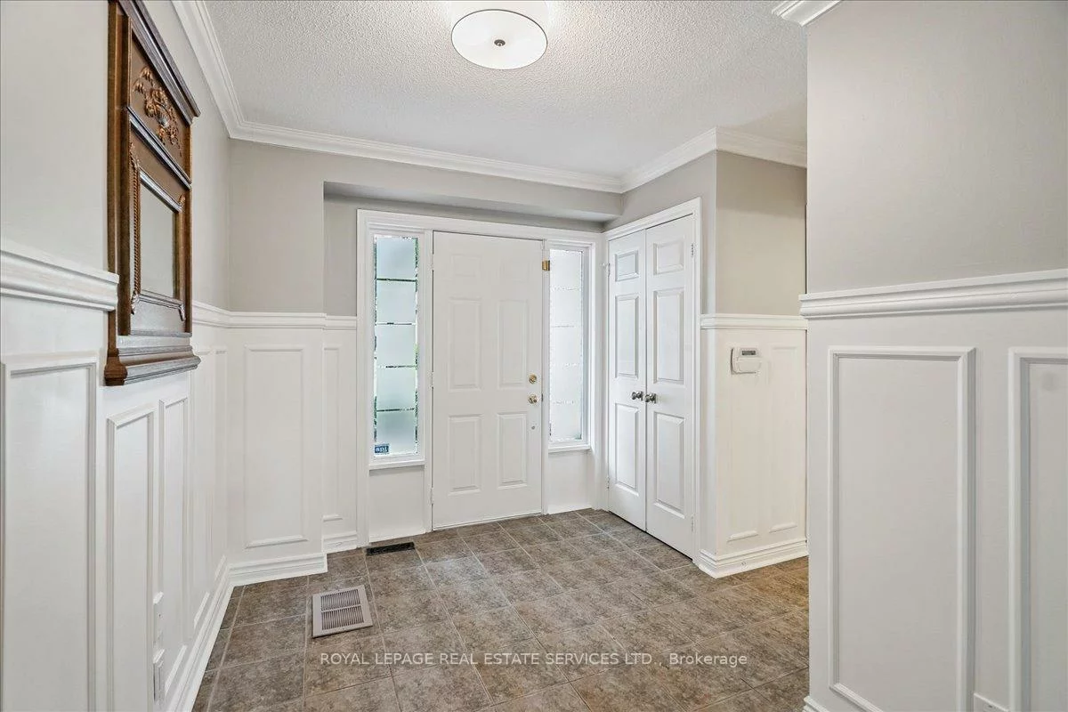 1100, Queens, 1003 - CP College Park, Oakville