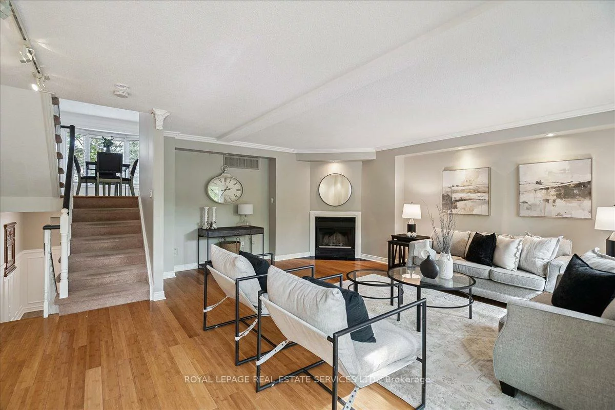 1100, Queens, 1003 - CP College Park, Oakville