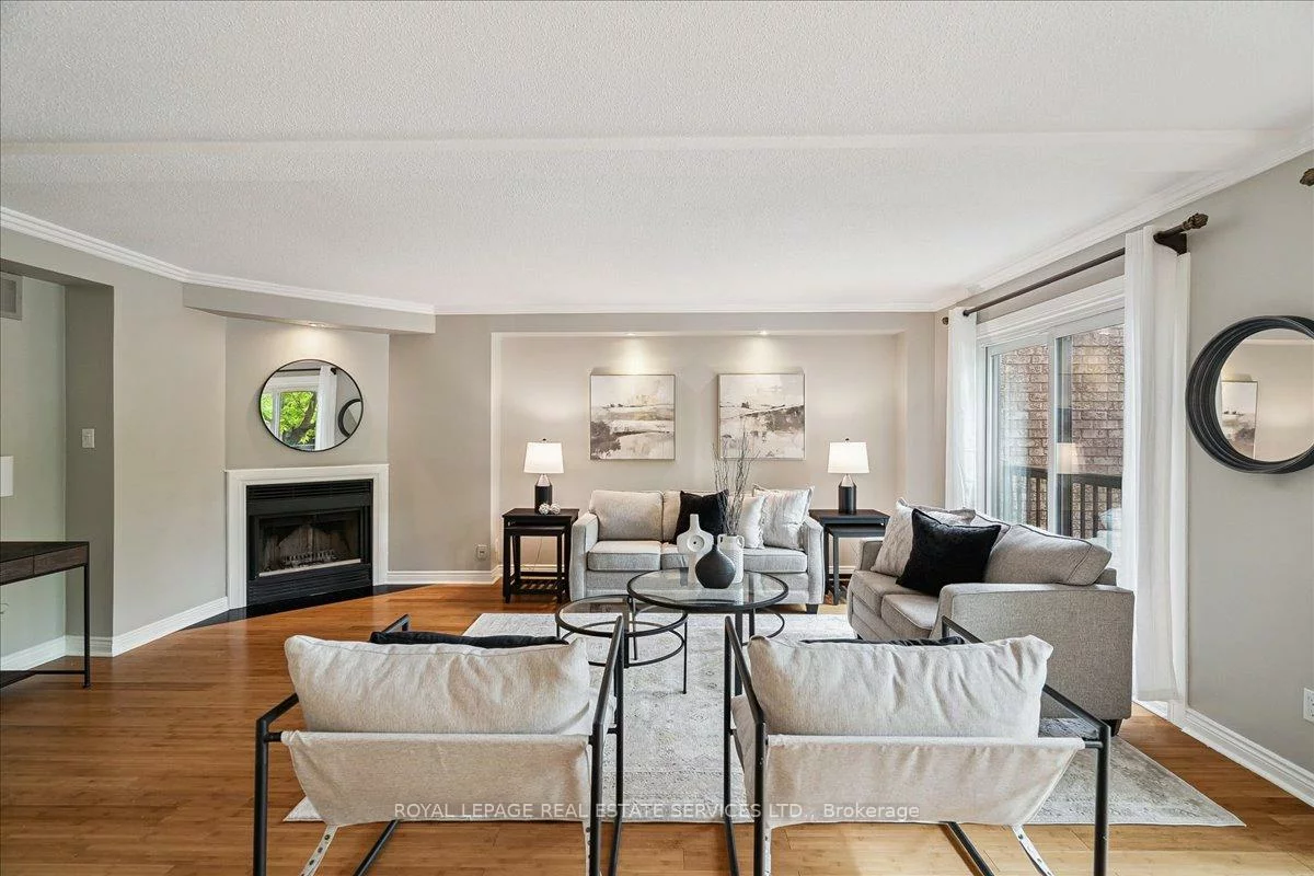 1100, Queens, 1003 - CP College Park, Oakville