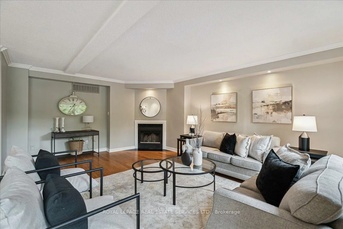 1100, Queens, 1003 - CP College Park, Oakville