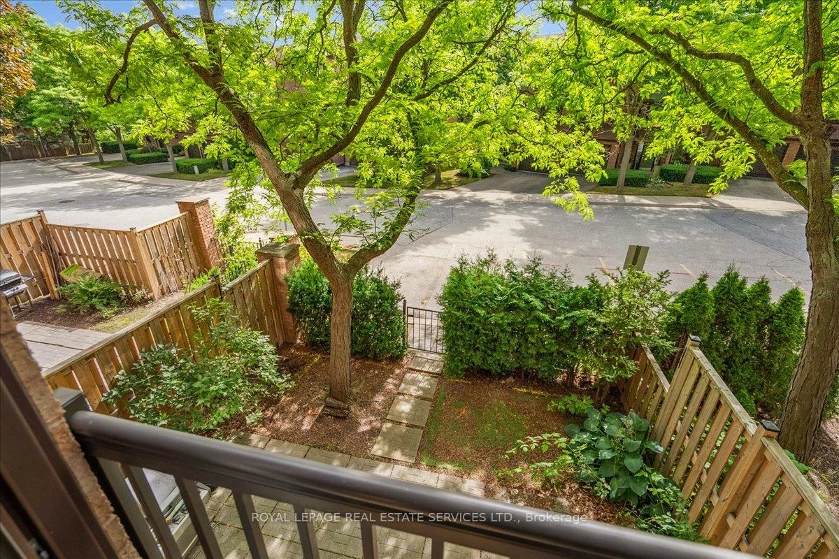 1100, Queens, 1003 - CP College Park, Oakville