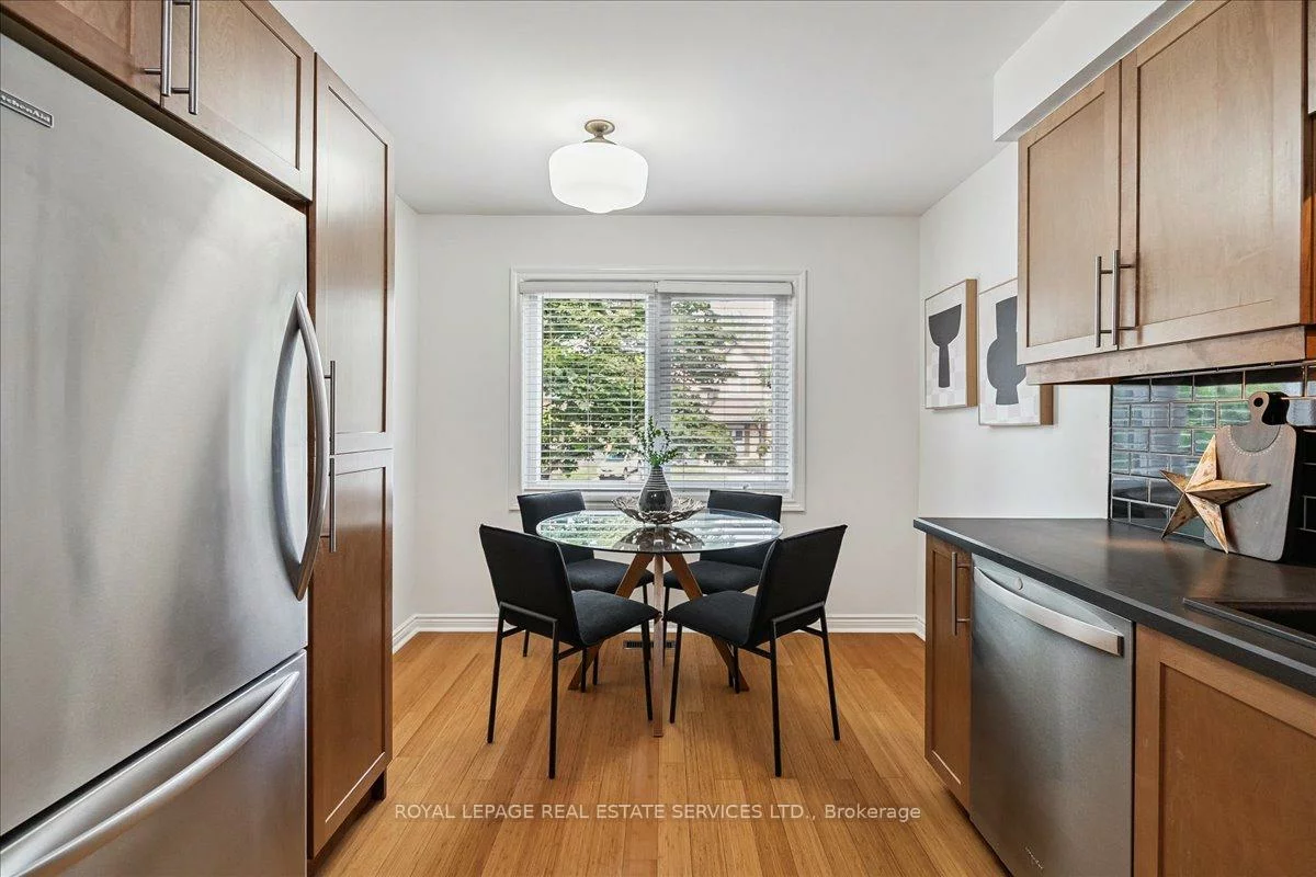 1100, Queens, 1003 - CP College Park, Oakville