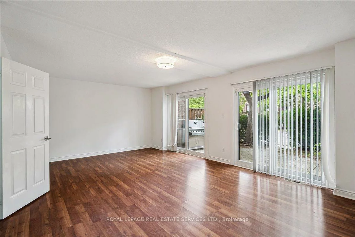 1100, Queens, 1003 - CP College Park, Oakville