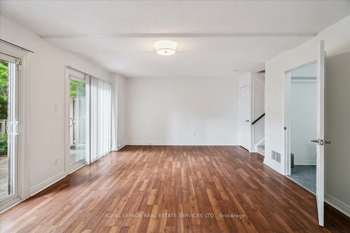 1100, Queens, 1003 - CP College Park, Oakville