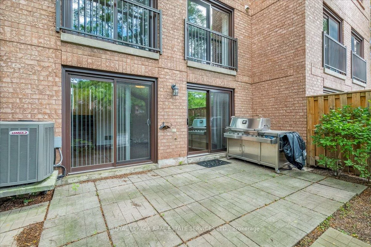 1100, Queens, 1003 - CP College Park, Oakville