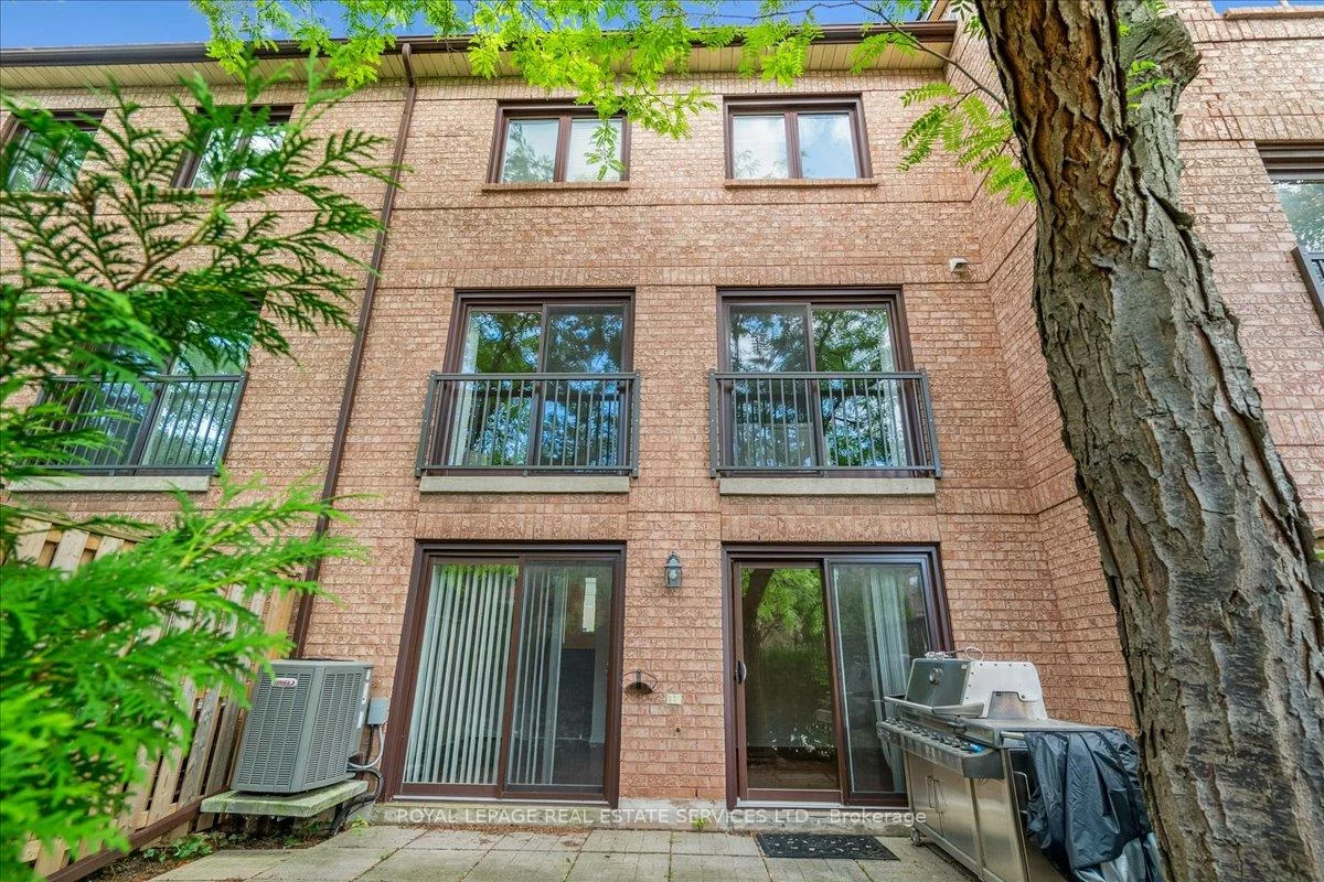 1100, Queens, 1003 - CP College Park, Oakville