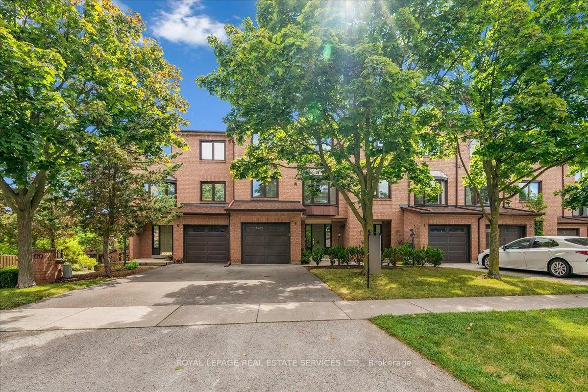 1100, Queens, 1003 - CP College Park, Oakville